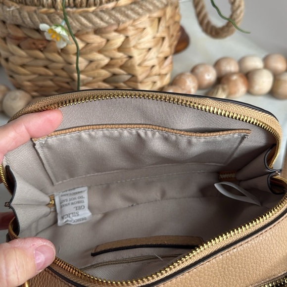 Sondra Robert’s small Crossbody/Tan - Picture 6 of 9